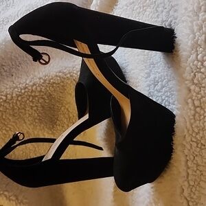 Black platform chunky heels